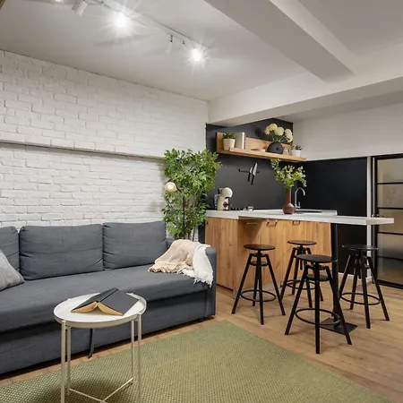 Historical Center Completely Renovated By Urbanesq Daire