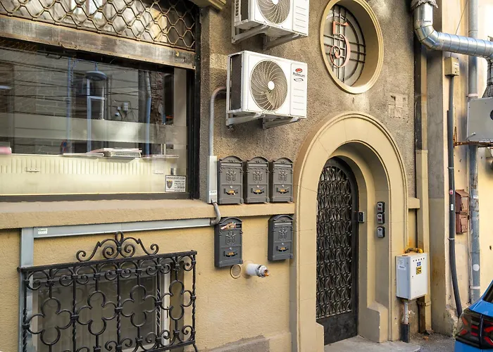 아파트 Historical Center Completely Renovated By Urbanesq 부쿠레슈티